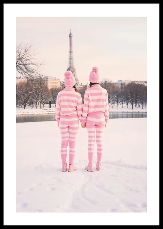 Zertifiziert In Pajamas By The Eiffel Tower Poster