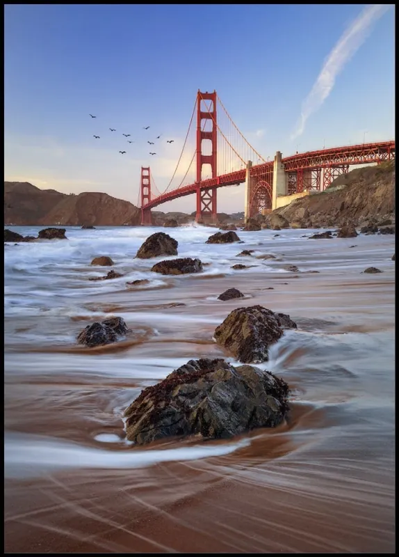Stone Beach In Front Of Golden Gate Bridge Poster Super-Preis