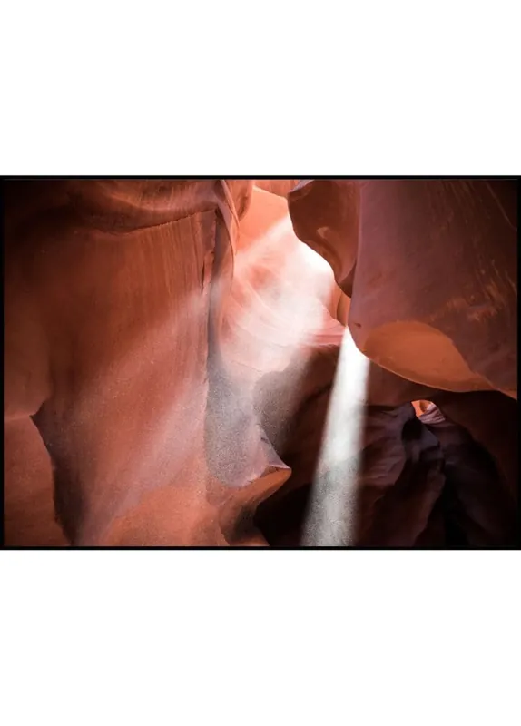 Kostenfreie Lieferung Sunshine Through Rocky Formation Poster