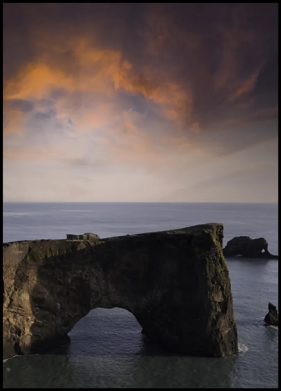 Kostenfreie Lieferung Dyrhólaey Arch on Iceland Poster by Wiberg