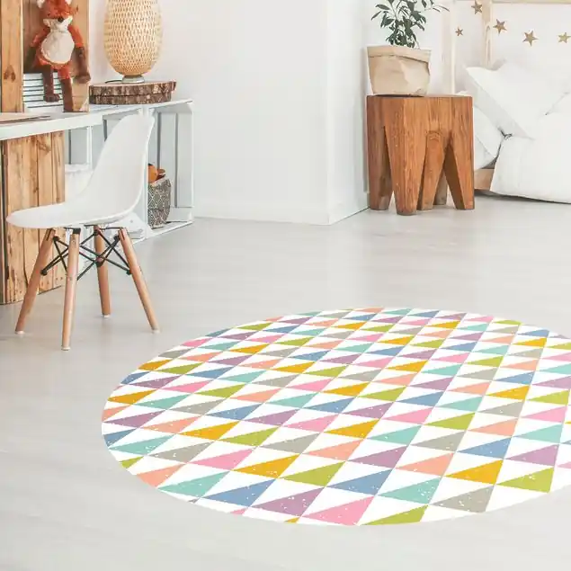 Saisonangebot Geometrisches Muster mit Dreiecken in Bunt