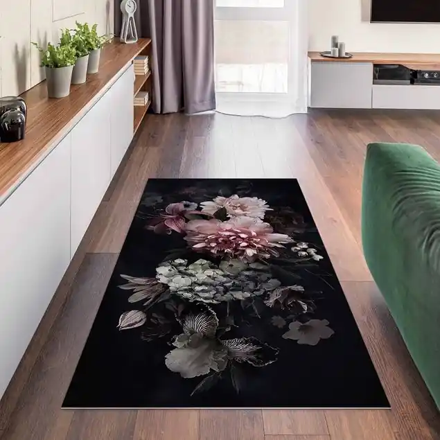 Blumen mit Nebel auf Schwarz Bestpreis
