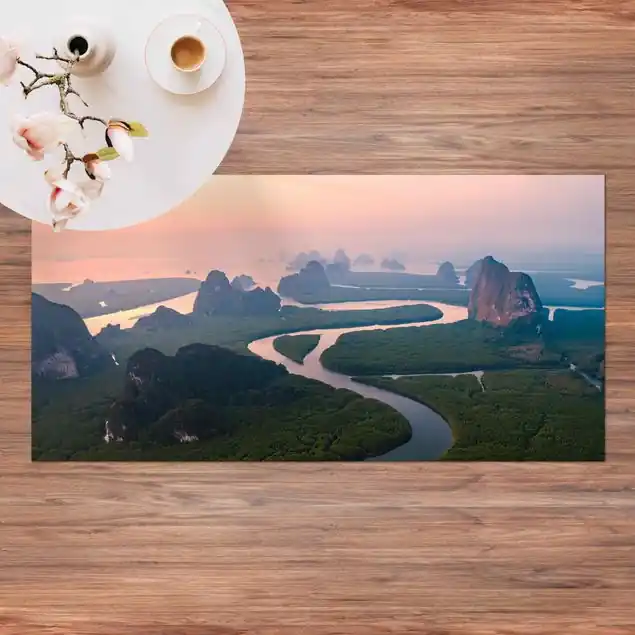 Finale Aktion Flusslandschaft in Thailand