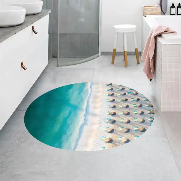 Bestseller Weißer Sandstrand mit Strohschirmen