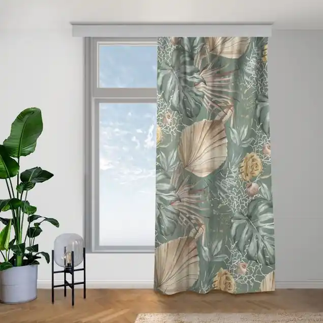 Nur Für Kurze Zeit Große Blätter mit Rosen vor Grün