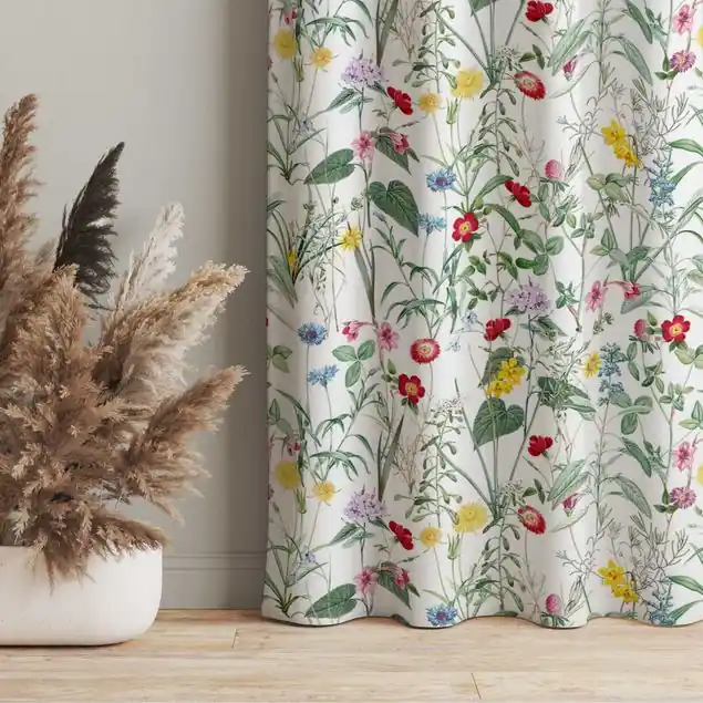 Echt Wildblumen auf Weiß