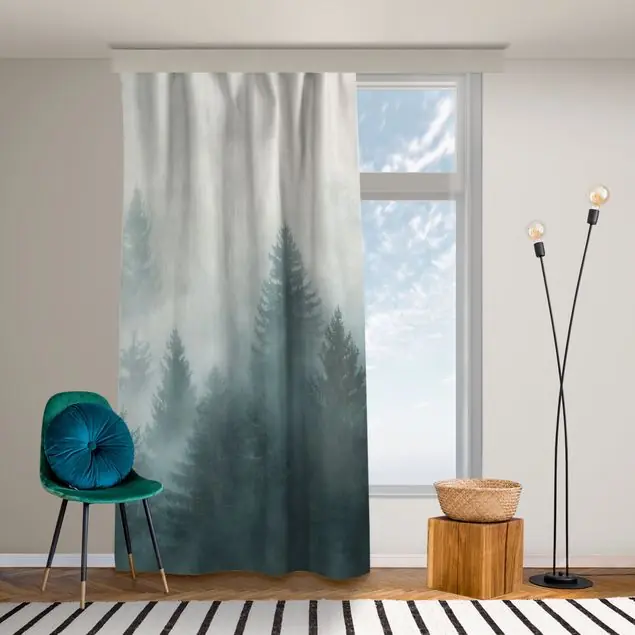 Expressversand Nadelwald im Nebel