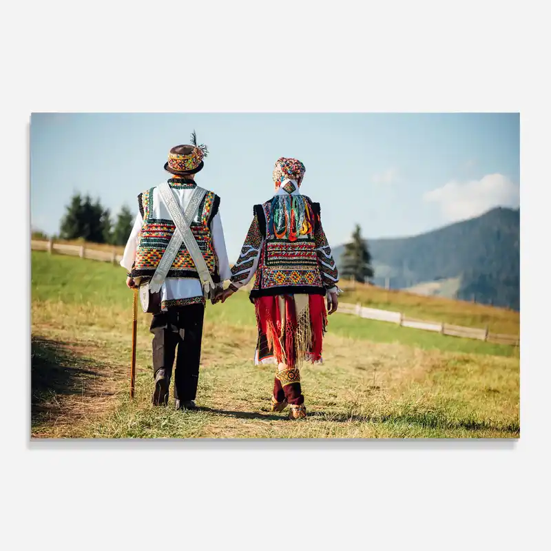 Ausverkauf Glasbild Hutsul Wedding