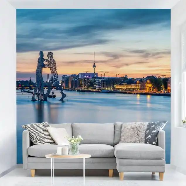 Berlin Skyline mit Molecule Man Fototapete • Vliestapete + Kleister • hergestellt in Deutschland Kostenloser Rückversand