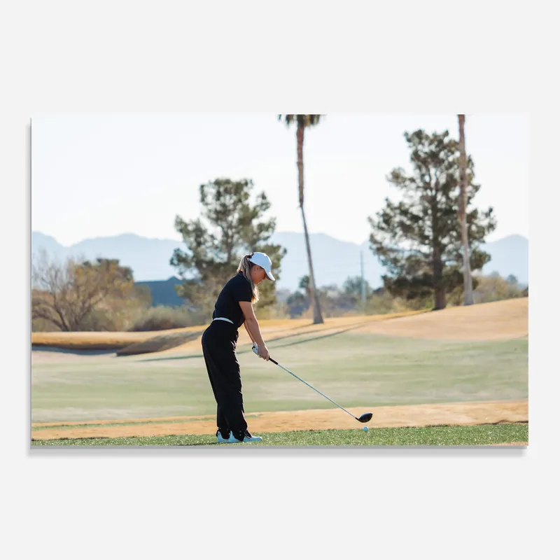 Glasbild Woman Playing Golf Kostenloser Rückversand