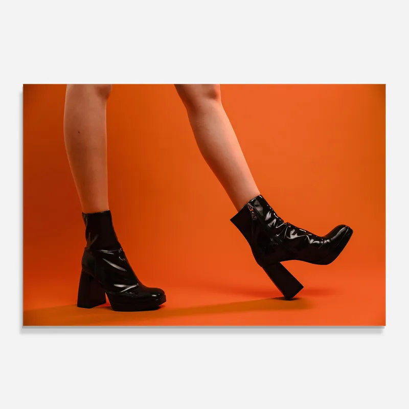 Sonderaktion Küchenrückwand Glas Black Boots On Orange
