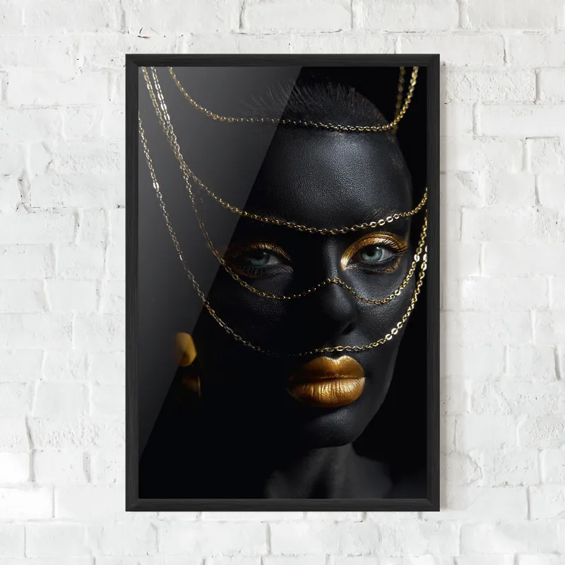 Gerahmte Poster Gold Chain Green Eyes Ausverkauf