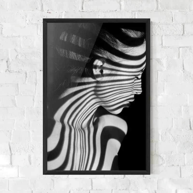 Gerahmte Poster Zebra Stripes Woman Online Kaufen