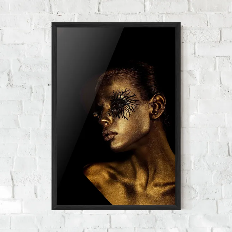 Gerahmte Poster Sexy Pretty Golden Woman Preisknaller
