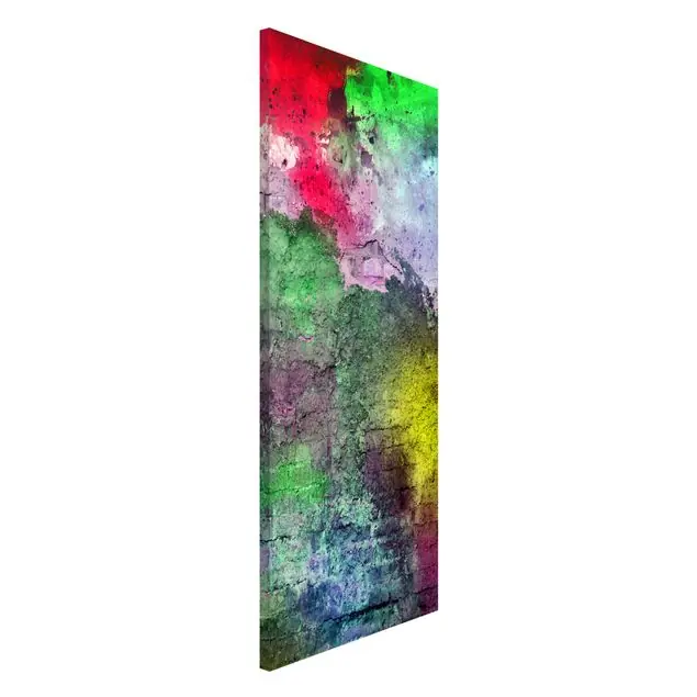Neu Bunte besprühte alte Wand aus Backstein