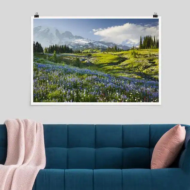 Super-Preis Bergwiese mit blauen Blumen vor Mt. Rainier