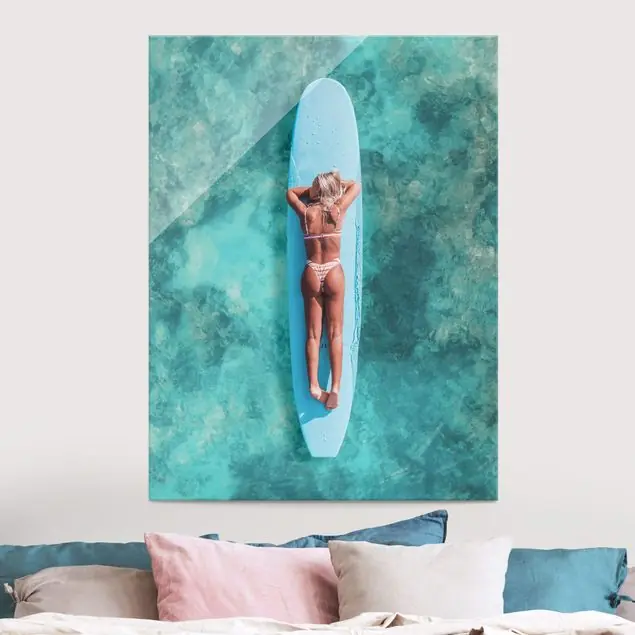 Sale Surfergirl auf Blauem Board