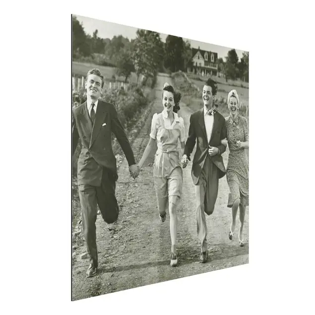 Preisreduziert Holding Hands