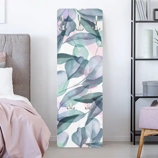 Aktuell Blaue und Rosane Eukalyptus Aquarellblätter Wandgarderobe Holzpaneel