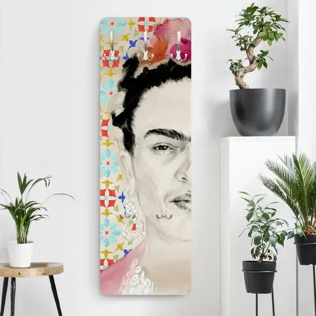 Nur Heute Frida mit rosa Blüten II Wandgarderobe Holzpaneel