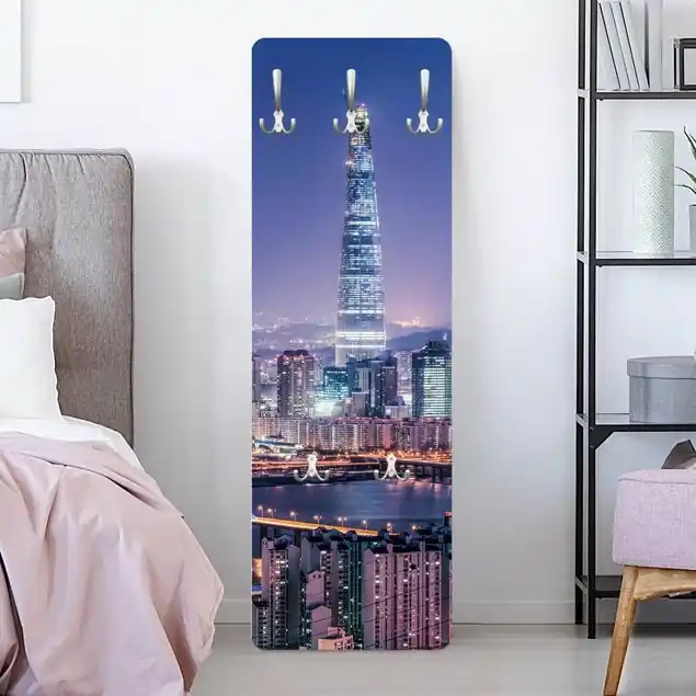Echt Lotte World Tower bei Nacht Wandgarderobe Holzpaneel