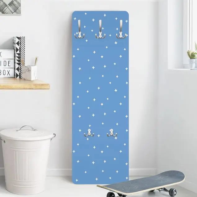 Markenprodukt Gezeichnete Weiße Kreuze auf Blau Wandgarderobe Holzpaneel