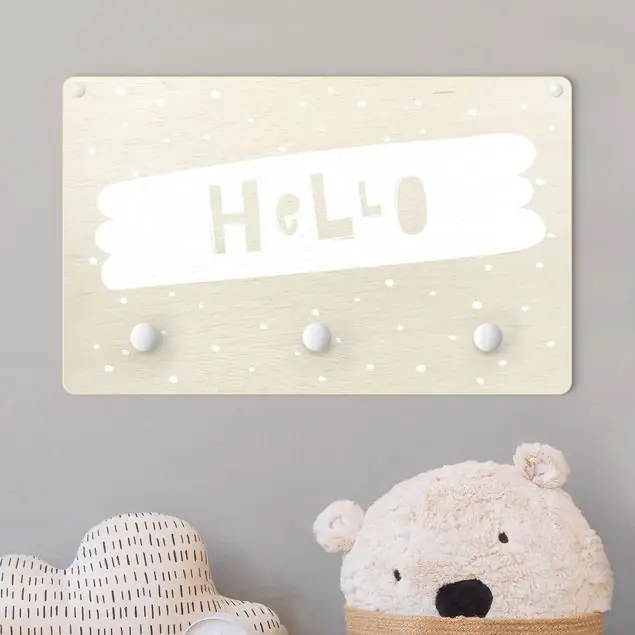 Spruch Hello auf Pinselstrich Weiß Kindergarderobe Holz Highlight