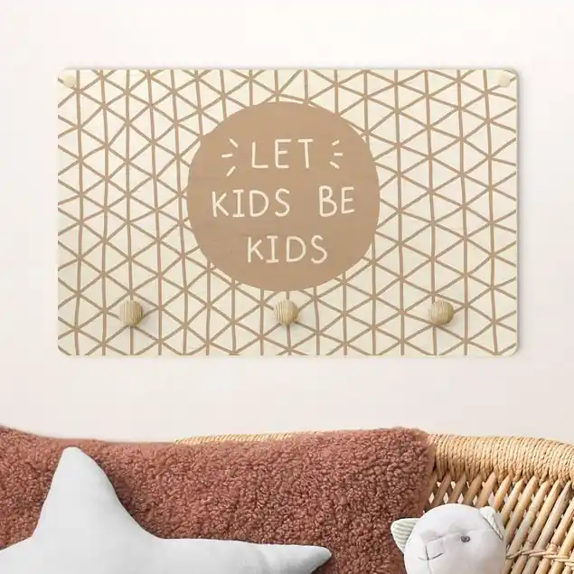 Jetzt Kaufen Spruch Let Kids Be Kids mit Gitter Natur Kindergarderobe Holz