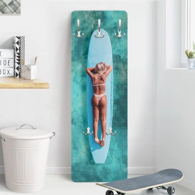 Surfergirl auf Blauem Board Wandgarderobe Super-Preis