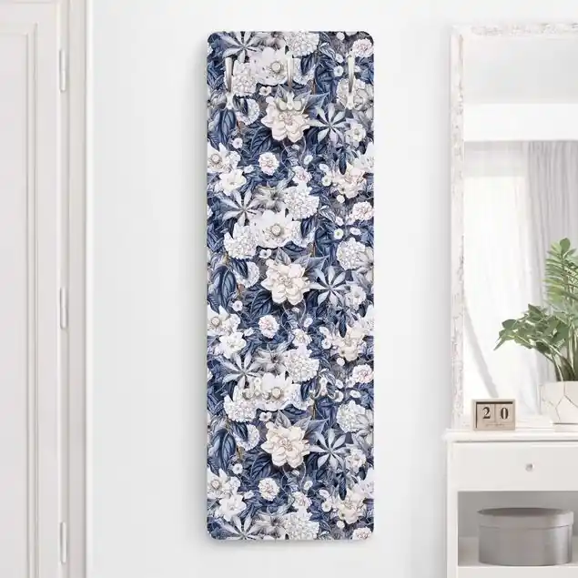 Bestseller Weiße Blumen vor Blau Wandgarderobe Holzpaneel