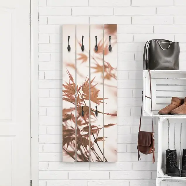 Ahornblätter in Herbstsonne Wandgarderobe Sale
