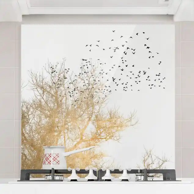 Vogelschwarm vor goldenem Baum Spritzschutz Echt