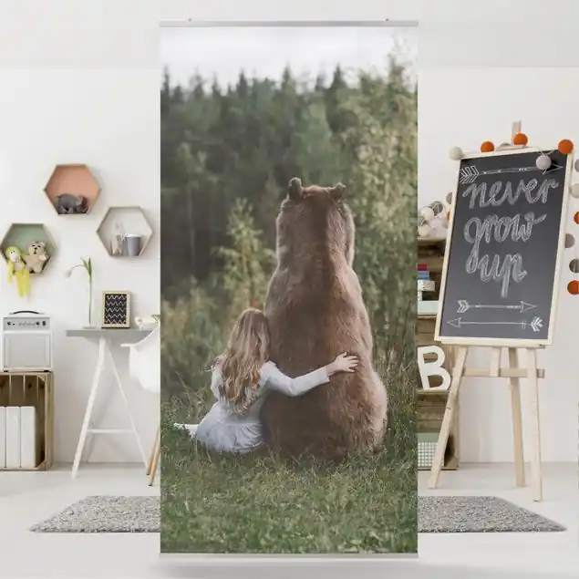 Kostenloser Versand Mädchen mit Braunbär Raumteiler