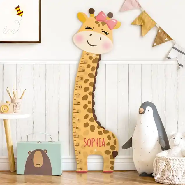 Giraffen Mädchen mit Wunschname Kindermesslatte Holz Preiswert
