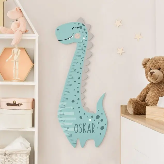 Dino Junge Pastell mit Wunschname Kindermesslatte Holz Saisonangebot