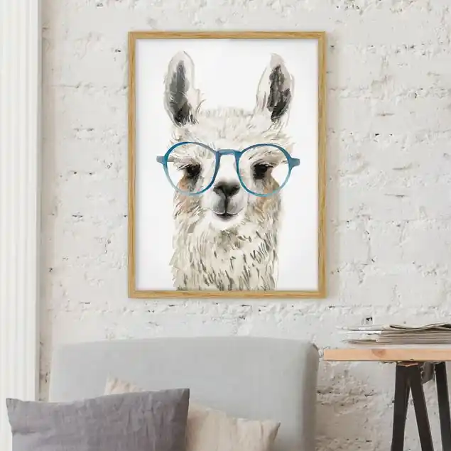 Hippes Lama mit Brille III Bild mit Rahmen - Hochformat Wochenendangebot
