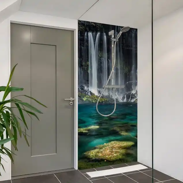 Saisonangebot Shiraito Wasserfall                               Duschrückwand • selbstklebend • glänzend • 0,35 mm