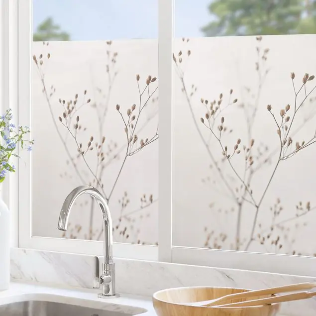 Zarte Knospen am Wildblumenzweig Fensterfolie Abverkauf