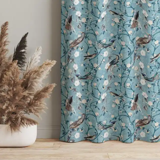 Heißes Angebot Blaue Blumenranken mit Vögeln Vorhang – Lichtdämpfender Samt