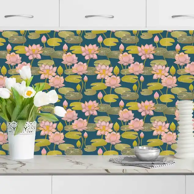 Kostenloser Rückversand Lotusblüten auf Blau Küchenrückwand • selbstklebend • Spritzschutz • wasserfest • glänzend • 0,35 mm • hergestellt in Deutschland