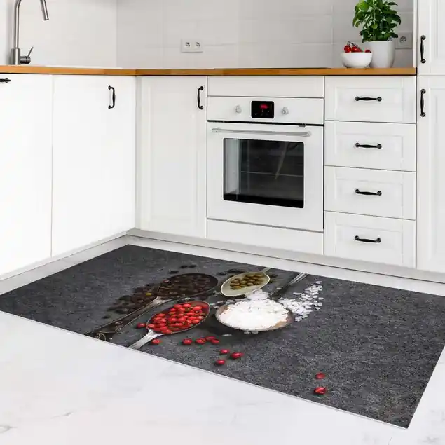 Gewürze in Antiklöffeln Premium Vinylteppich 2,2 mm • hergestellt in Deutschland • glatt • abwaschbar • ideal für Haushalte mit Tieren Sofort Bestellen