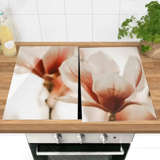 Zarte Magnolienblüten im Lichtspiel Herdabdeckplatte Gratis Versand