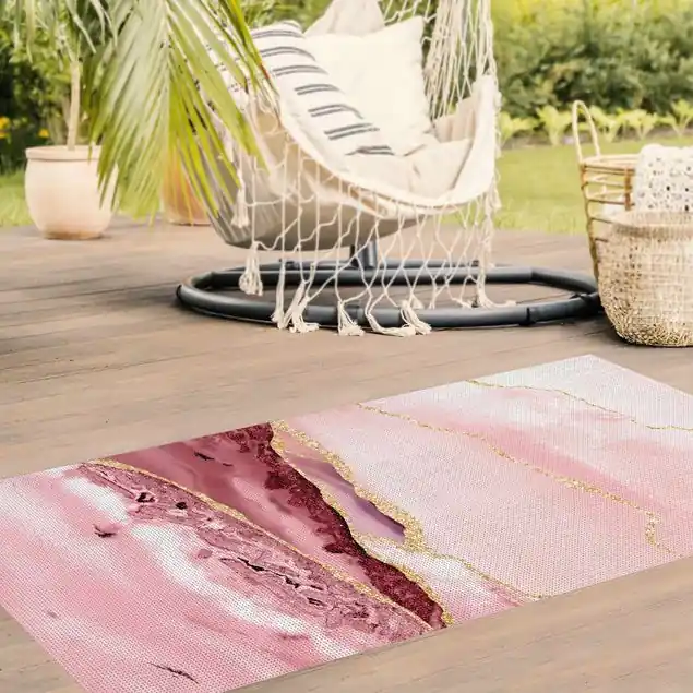 Abstrakte Berge Rosa mit Goldenen Linien Outdoor-Vinylteppich 2,2 mm • hergestellt in Deutschland • Outdoor Edition • wetterfest • wasserdurchlässig • rutschhemmend Zertifiziert