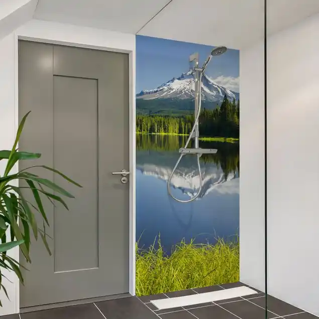 Neu Im Sortiment Vulkan mit Wasserspiegelung Duschrückwand • selbstklebend • glänzend • 0,35 mm