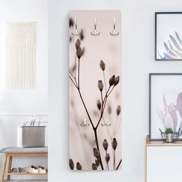 Dunkle Knospen am Wildblumenzweig Designpaneel Wandgarderobe • inkl. großes Haken-Set • hergestellt in Deutschland • platzsparend • besonderer Eyecatcher Solange Der Vorrat Reicht